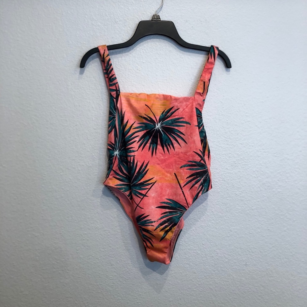 🆕 NWT Billabong pink palm tree backless cheeky one piece